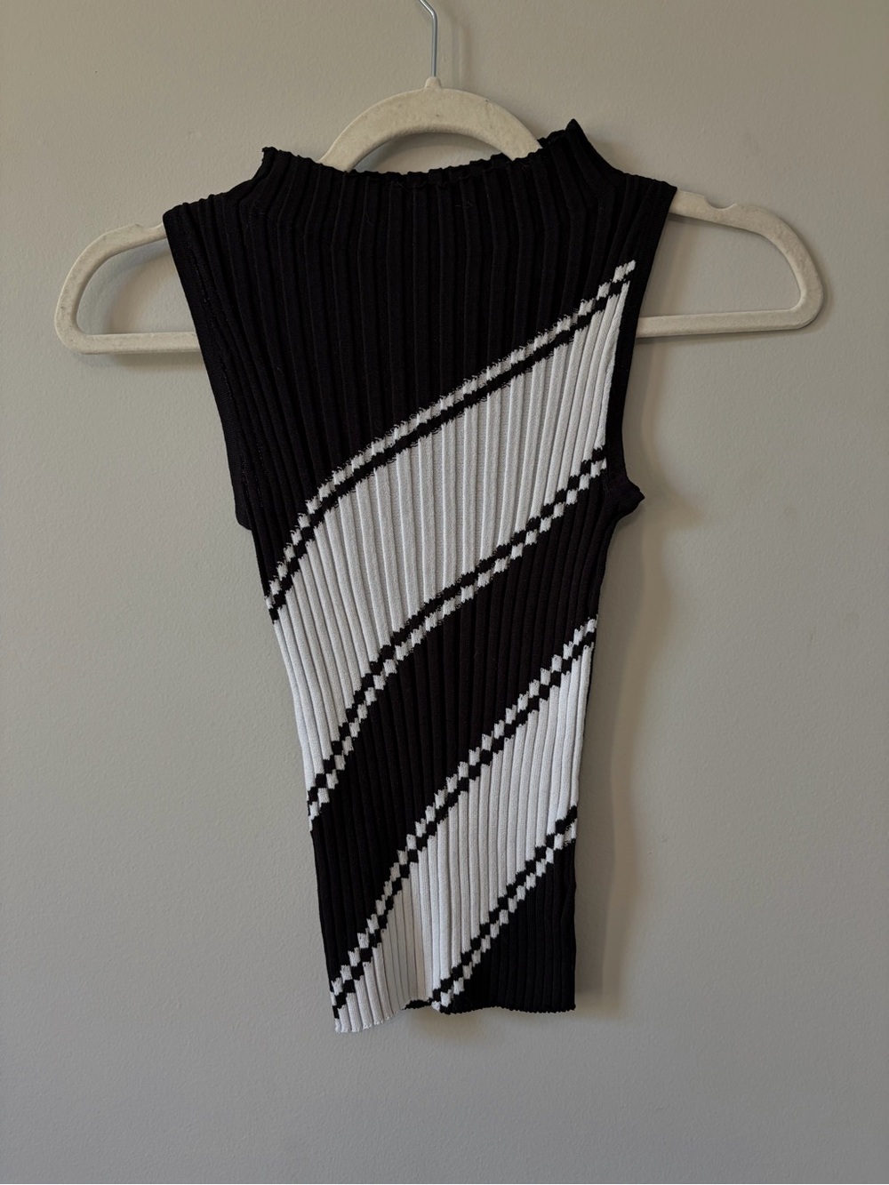 Black & White Ribbed Sleeveless Shell